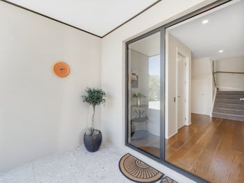 Hidden gem with peninsula views in Macleans zone