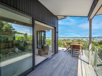 Hidden gem with peninsula views in Macleans zone