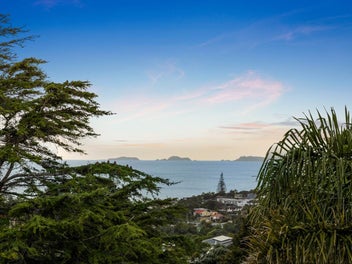 Sea Views, 864m² Freehold Sanctuary & Rangitot...