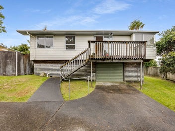 Opportunity with Sea Views in Stanmore Bay!