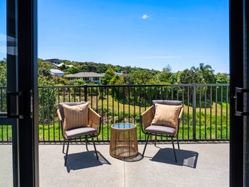 NEW Modern Family Living in Coastal Omokoroa