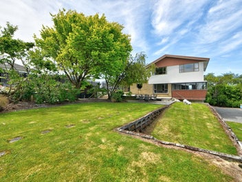 Space, Sunshine and Spectacular Views!