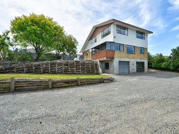 Space, Sunshine and Spectacular Views!