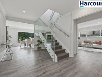 Quiet Cul-de-sac Convenience for Expansive Living