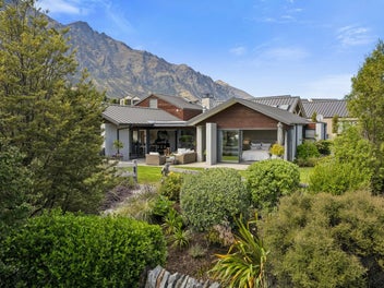 Live the Jack’s Point lifestyle