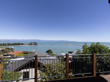 Commanding panoramic views