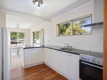 Furnished beachside escape at Tauranga Bay