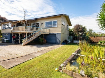 Large Family Living with Flexible Layout & Potenti