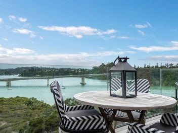 Waterfront Penthouse Living - On Top Of The World!