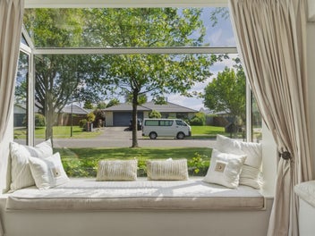 Perfect Location and Additional Garaging!