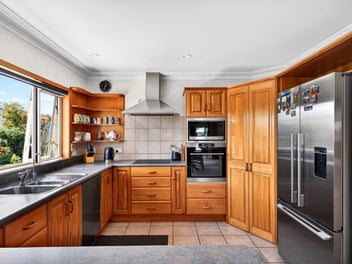 Quality, space, single level & location. Perfect!