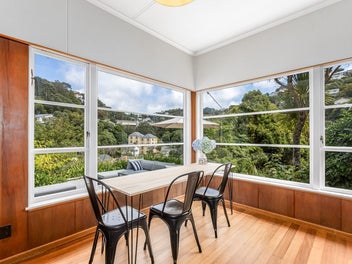 Mid-Century Charm, Green Outlook