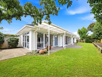 Single Level Star! Your Family Retreat Awaits!