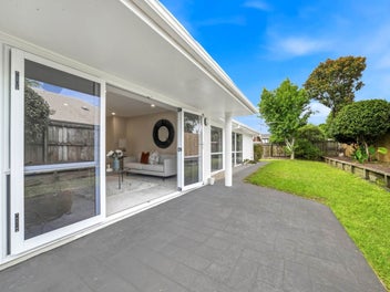 Single Level Star! Your Family Retreat Awaits!