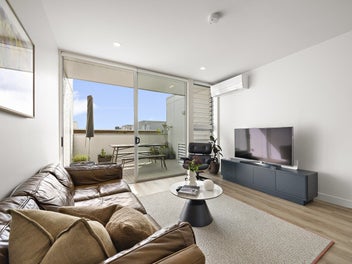 Parkside, Position and Lifestyle