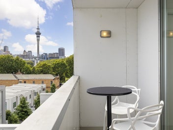 Parkside, Position and Lifestyle