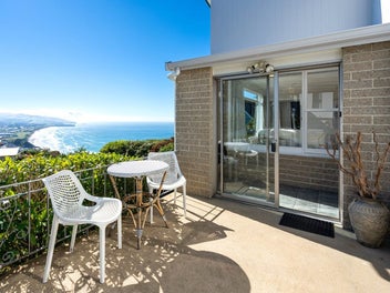 Affordable Living in St Clair with Great Views