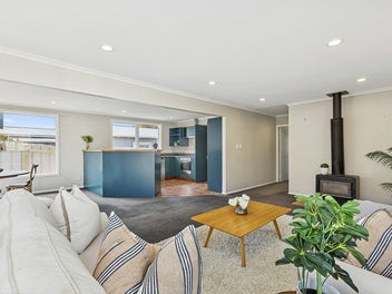 SUNNY, SINGLE LEVEL LIVING!