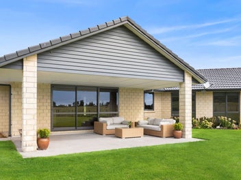 Lifestyle living with stunning Kaimai views