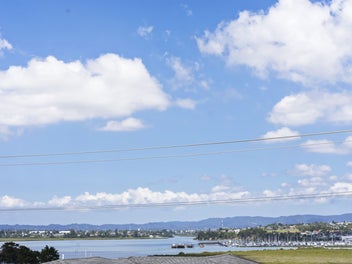 Sun-Filled Corner - Stunning Sea Views