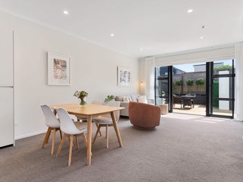 Large brick/weatherboard 2 bed - Parkside!