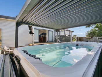 Live Earn Relax Enjoy