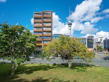 Live on the Park. Walk to the Waterfront.