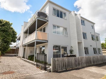 $197,600 apx Return, Concrete Build, Freehold!