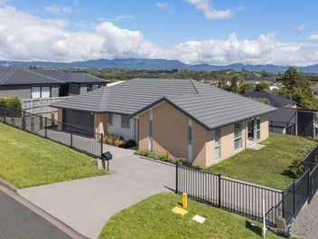 Elevated Water Views/Lock-and-Leave