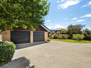 Large Family Home in Quiet Springlands Cul-de-Sac