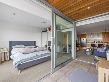 Luxury Nugent Rise Penthouse 1 bedroom + Study