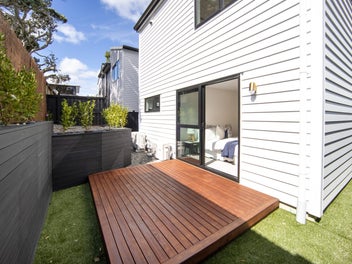 Brand New with a View in the Bay