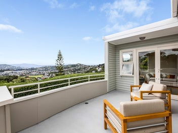 Hidden Sanctuary * All-Day Sun * Sweeping Views