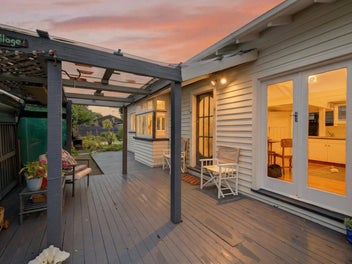 Charming Coastal Cottage!