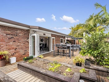 Freestanding Brick & Tile - Superbly Located!