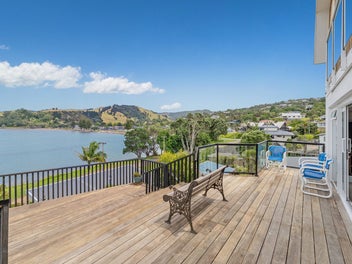 WAKE TO THE SOUNDS OF THE WATER!