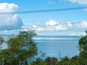 BEAUTIFULLY PRESENTED FOR THE 55+ AGE GROUP