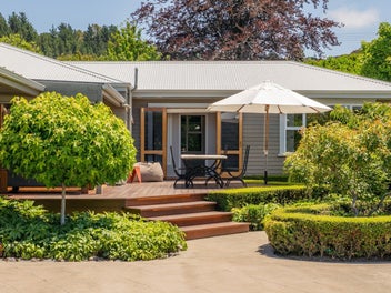 Luxury Lifestyle, Two Dwellings Plus Income