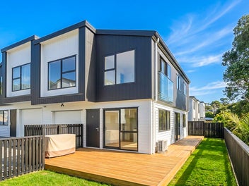 Park-Side 4-Beds Gems + Garage + Extra Parking