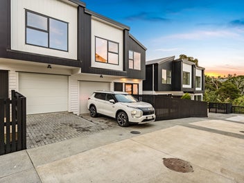 Park-Side 4-Beds Gems + Garage + Extra Parking