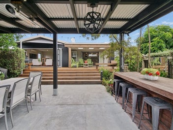 Stunning No 2 Road lifestyle with orchard & upside