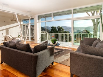 Elegant Roseneath Gem with Harbour Charm