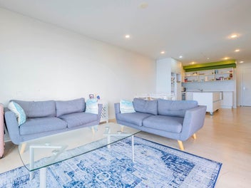 Sharp Price! Seaview CBD Home