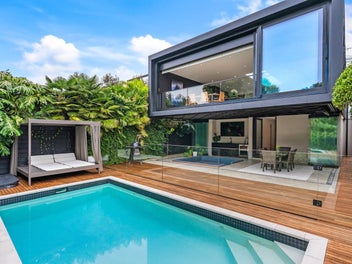 Resort living on Rose