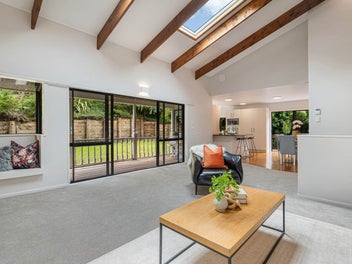 Tuis, Tracks, Tranquillity & Extended family