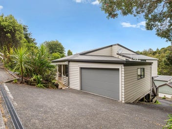 Tuis, Tracks, Tranquillity & Extended family