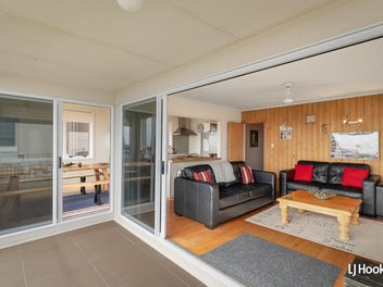 Stunning Views, Flexible Living & Prime Position