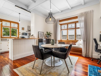 Bungalow Beauty with Bonus Sleepout