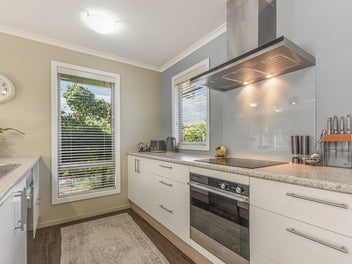 Vendors Downsizing - Grab This Dream Home Fast!