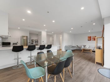 HUGE Freehold 163m2, 3 Bed+Carpark, Pet Friendly